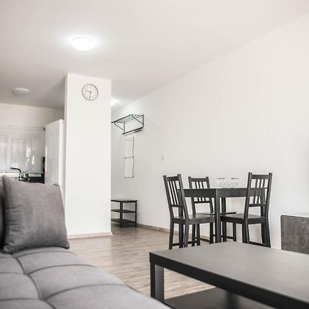 Lovely One Bedroom Apartment With Nice View Kissonerga Exterior photo